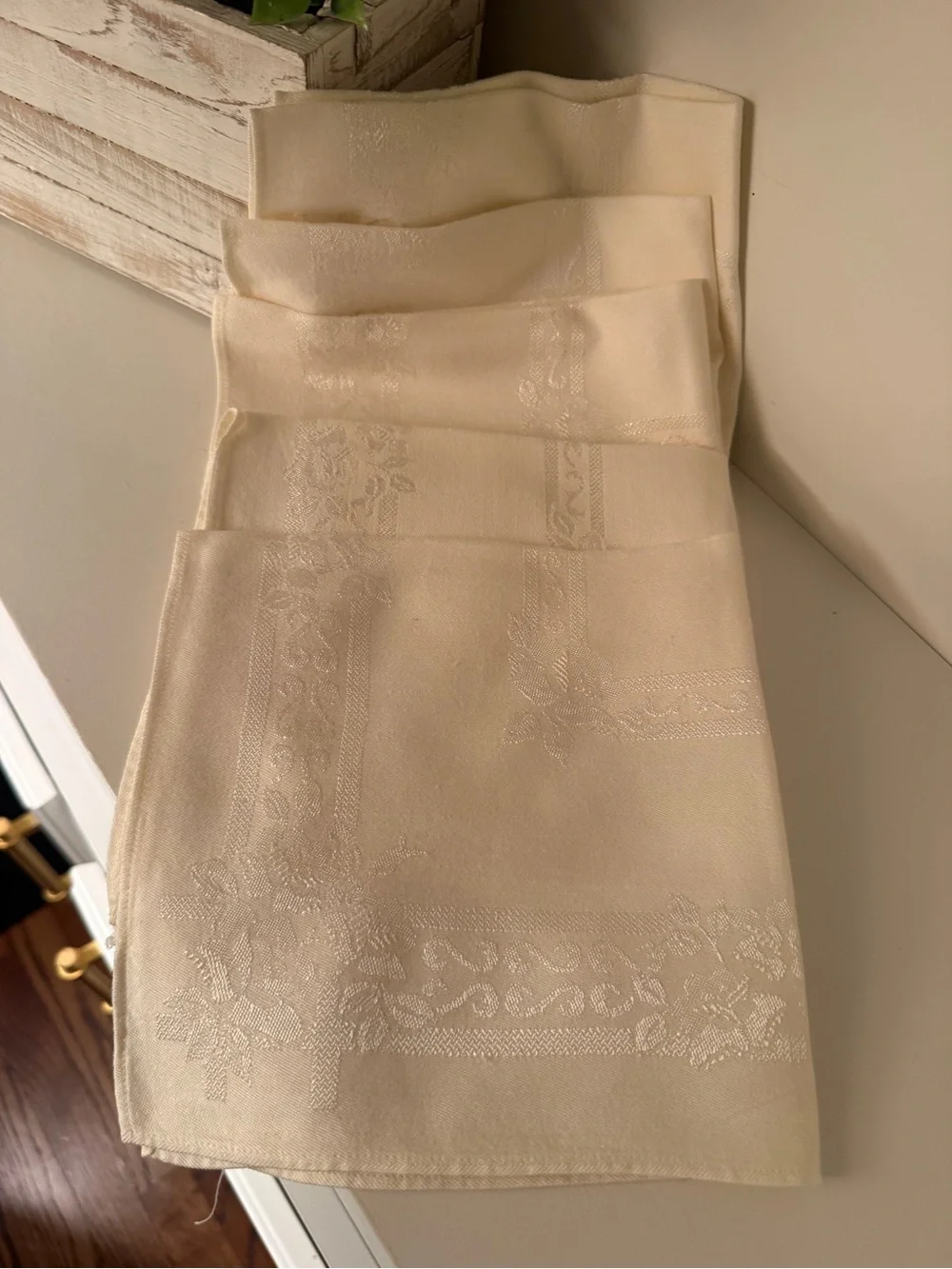 Vintage Ivory Damask Cloth Napkins Floral Scroll Set of 5   14”